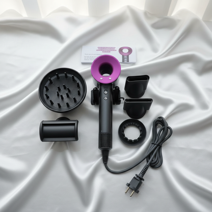 Secador con accesorios sobre seda